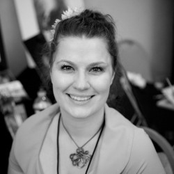 kiri_leonard_profile_photo-250x250